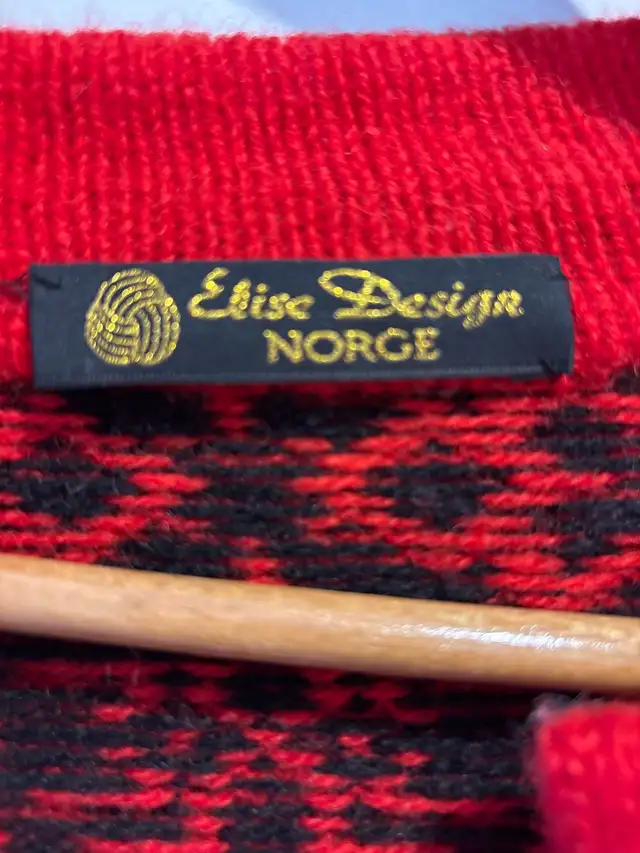 Elise Design Norge Poncho in Women's - Tops & Outerwear in City of Halifax - Image 3