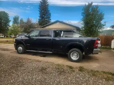 2022 ram 3500 dually with H.O Cummins 6.7 diesel and Aisin transmission. Comes with 25k fifth wheel...