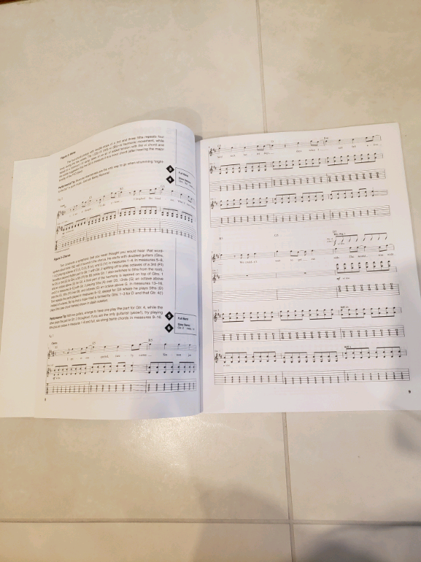 Best of blink-182 for Bass (Songbook) in Guitars in Markham / York Region - Image 3