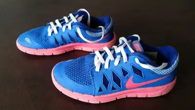 Souliers Nike (grandeur 3), View more