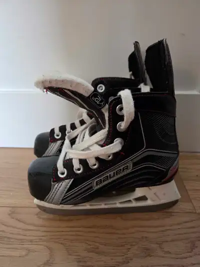 Kids Y12 Bauer hockey skates, View more