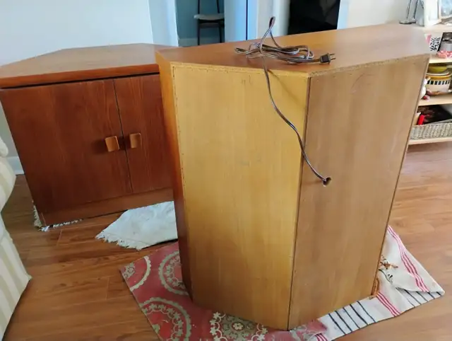 Teak corner cabinet/hutch in Hutches & Display Cabinets in Kitchener / Waterloo - Image 4