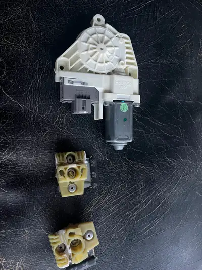 2011-2015 Lincoln MKX passenger side front door window motor, View more