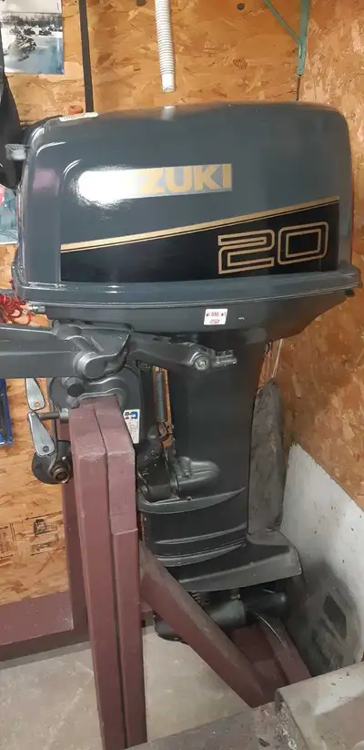 1994 suzuki 20hp long shaft, low hours, excellent condition original owner. Two stroke New fuel tank...
