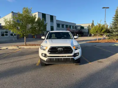 2018 Toyota Tacoma Access Cab with 252000 kms in mint condition inside and out. Active status 3.5L V...