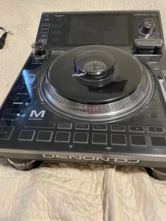 Denon SC5000m motorized platter Standalone DJ Unit in Performance & DJ Equipment in City of Toronto - Image 6