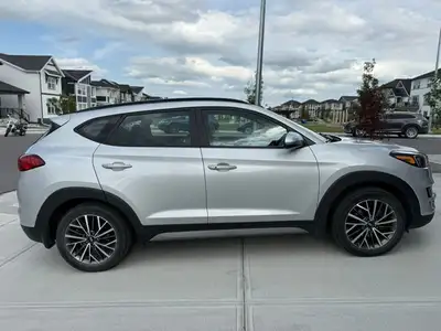 CLEAN. WELL MAINTAIN. NO ACCIDENT. NO ANY CLAIM. TWO ORIGNAL FOB KEYS. WIND SHIELD HAS CRACKS. NEED...
