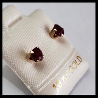 10 KT Gold Garnet stud earrings 