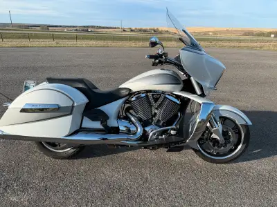 Up for sale is my 2011 victory cross country motorcycle. Has 27,000 km and in great shape. Located c...