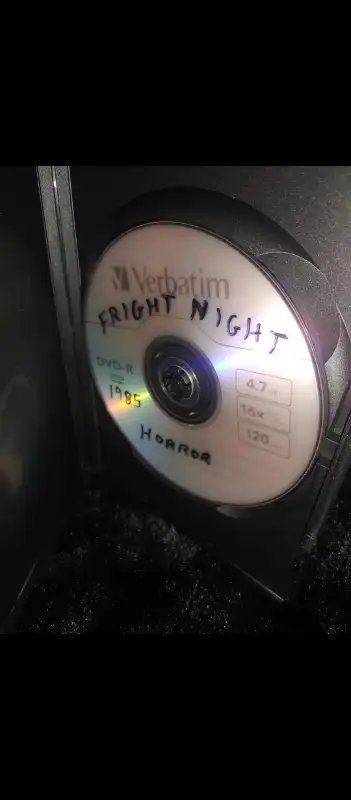 FRIGHT NIGHT ( 1985 VAMPIRE HORROR )62863260484225121