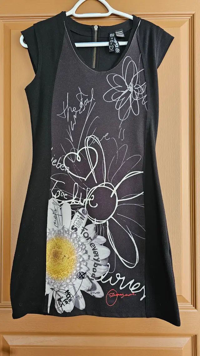 Robe de marque Desigual grandeur small in Women's - Dresses & Skirts in Longueuil / South Shore - Image 2