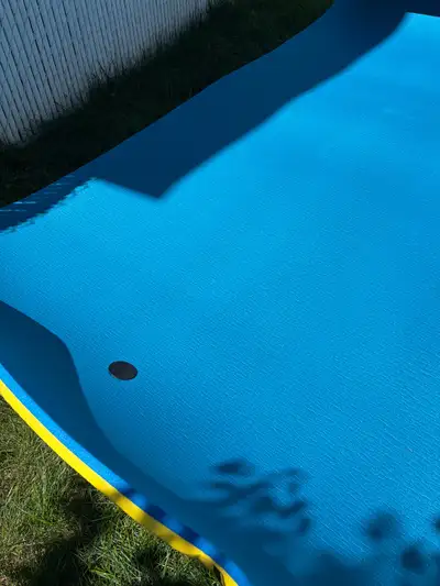 Tapis d’eau flottant 6 pi x 15 pi en excellente condition, View more