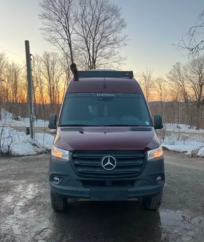 4x4 Transmission automatique 4 places conformes à Transport Canada. Garantie prolongée transférable...