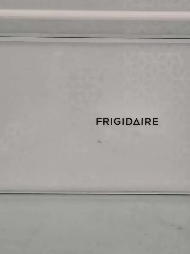 Réfrigérateur Frigidaire in Refrigerators in Laval / North Shore - Image 4