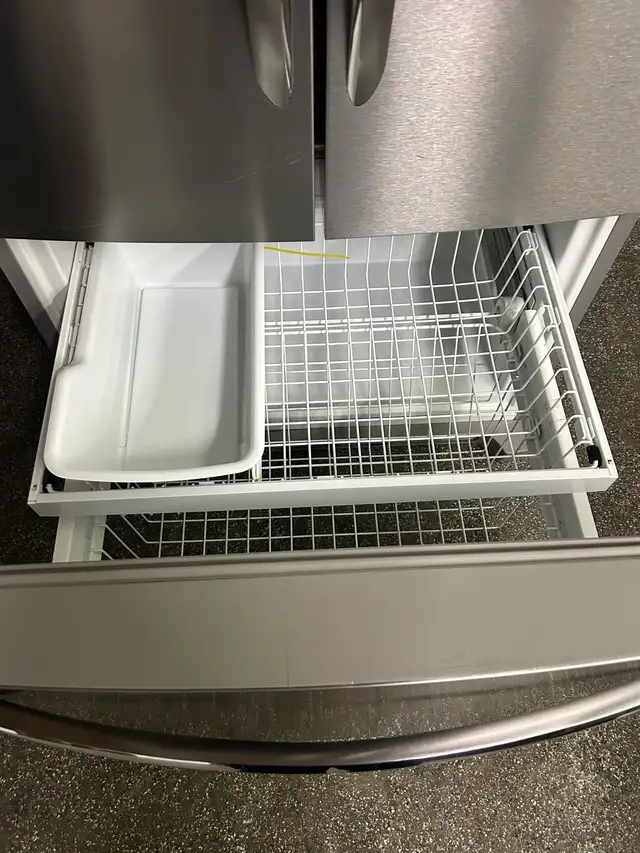 Frigidaire French Door Refrigerator works great-30 days warranty in Refrigerators in Kitchener / Waterloo - Image 10
