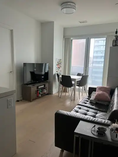 1 bedroom with 1 ensuite bathroom available to rent in a 2 beds, 2 baths condo in downtown Toronto a...
