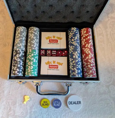 Poker Set In Metal Carrying Case Includes: 200 Chips 2 Card Decks 5 Dice Dealer & Blind Chips + Key...