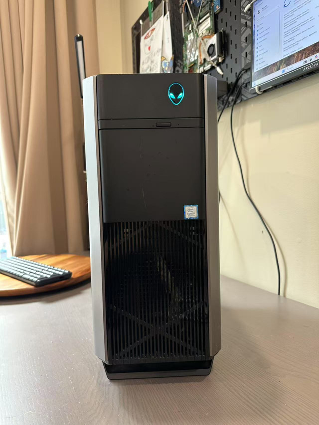 Alienware Aurora R7 gaming desktop(8700K+gtx1070 8gb) in Desktop Computers in Markham / York Region - Image 3