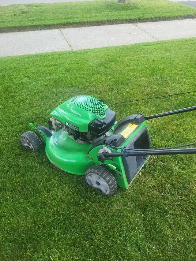 Yardworks Lawnboy.Mower in Lawnmowers & Leaf Blowers in Mississauga / Peel Region - Image 5