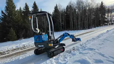 Rippa R-10 1 Ton Mini Excavator. Mini excavator for sale. JoyT5 offer the best rates in Canada and o...