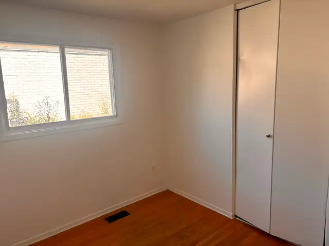 Charming Bungalow For Sale in Houses for Sale in Kitchener / Waterloo - Image 8