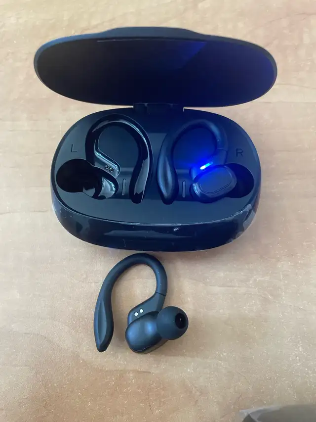 ear  phones ☎️ in Headphones in Bedford - Image 3