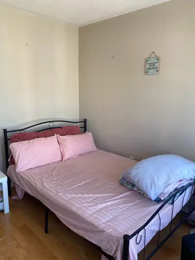 You will love this spacious room at the heart of Mississauga, close to Square One, grocery store, sh...