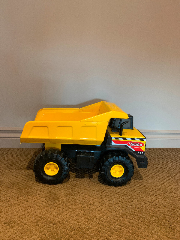 Tonka Dump Truck in Toys & Games in Edmonton