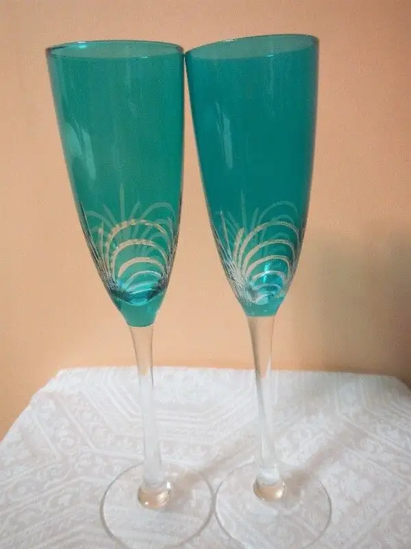 2 Aquamarine Champagne Glasses Champagne Flutes Hand cut Crystal in Arts & Collectibles in City of Montréal - Image 4