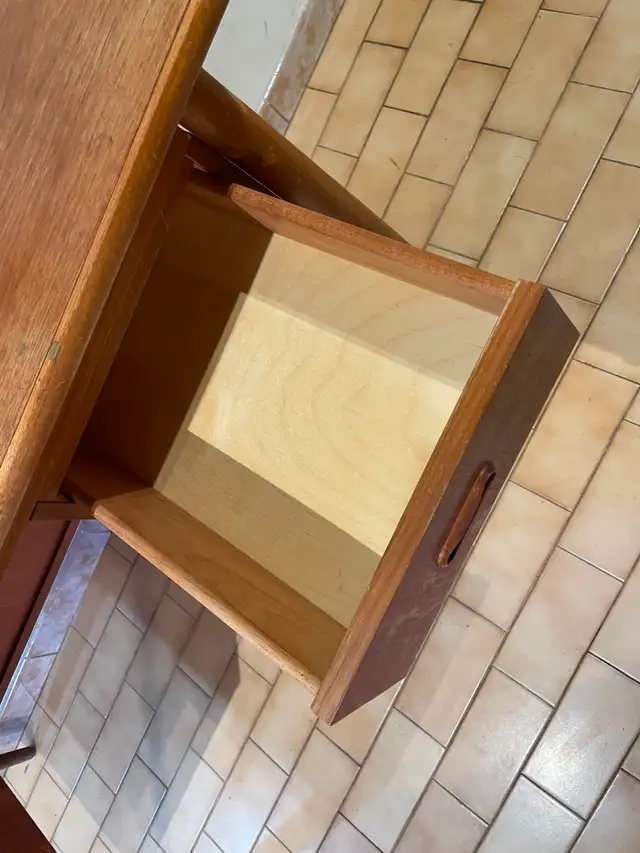 Mid-Century Modern Teak Desk in Desks in City of Toronto - Image 5