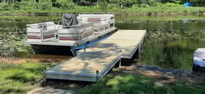 Ponton 20 pieds [ 1987 ]. Moteur Mercury. 40 HP. 4 temps. EFI. 2009. 475 heures de fonctionnement. F...