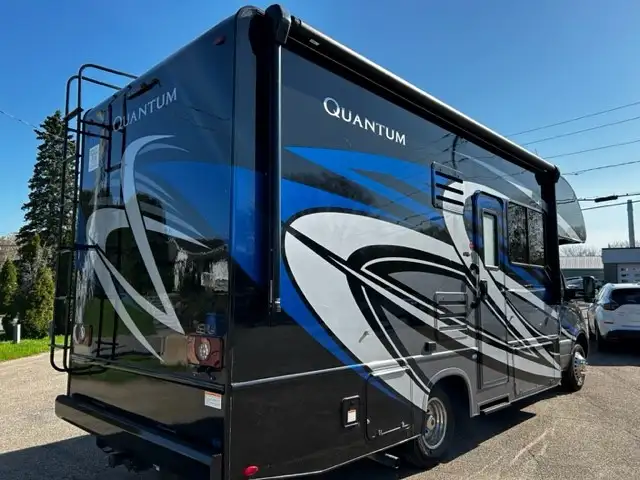 Motorisé Mercedes-Benz 2020 / Thor Quantum 26 pieds Classe C in RVs & Motorhomes in Lanaudière - Image 4