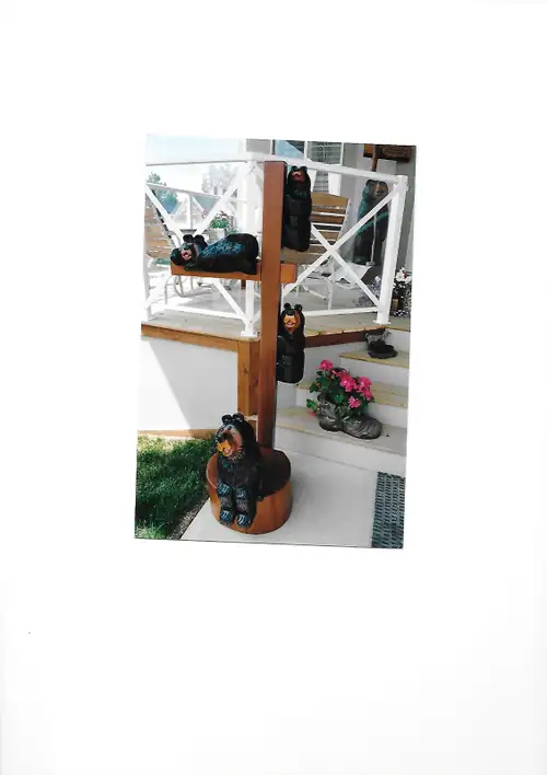 Chainsaw black bears handcrafted in southern Alberta. Large black bear mounted on stand plus 4 small...