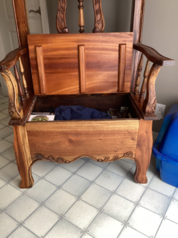 Antique halltree/bench in Other in Ottawa - Image 2