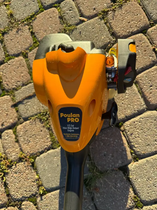 Grass trimmer / weed eater in Lawnmowers & Leaf Blowers in Markham / York Region - Image 3
