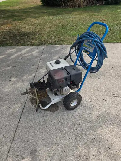 Pre-owned Honda GX340 Pressure Washer. Has a 11.0 HP engine. Important Note: The pressure pump curre...