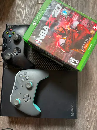 Xbox one with headsets, multiple games, 2 controllers. Everything works perfectly