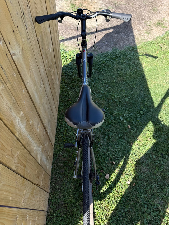 Like new Commuter bike Norco Malahat Large size  in Mountain in St. Catharines - Image 3