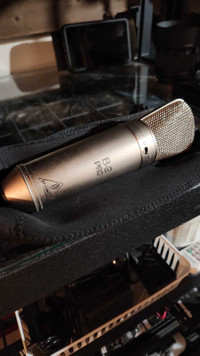 Behringer b2 / b-2 pro condenser microphone