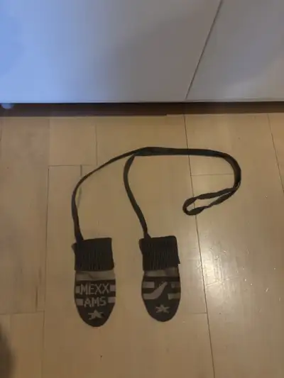 Like new baby mittens.