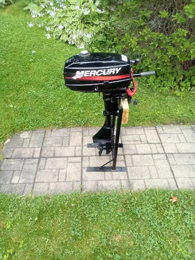 Moteur hor bord mercury 2.5 2 temps pied court en parfaite condition