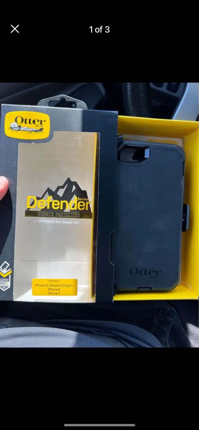 Otterbox defender series phone case Apple iPhone 7 / 8 and SE in Cell Phone Accessories in Hamilton - Image 2