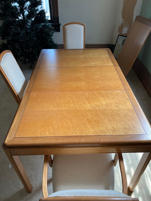 Dining table + 6 chairs  in Dining Tables & Sets in City of Toronto - Image 2