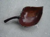 bol en bois d'acajou en forme de feuille