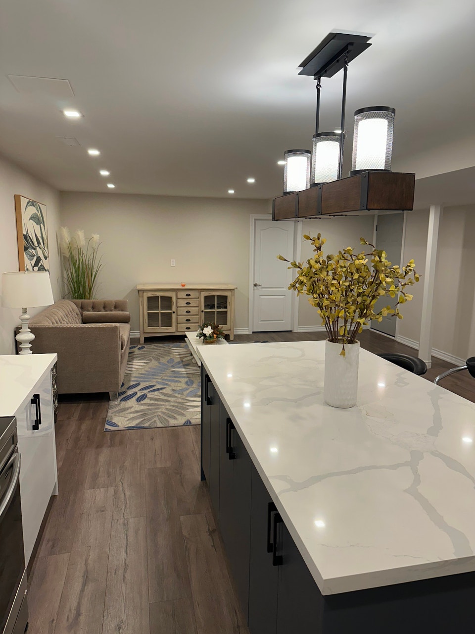 Luxury one bedroom apartment. 2