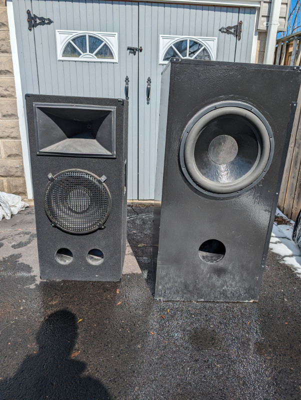 2 Large Speaker Cabinets, 15in and 18in plus Tweeter + Rack Amp in Speakers in Kitchener / Waterloo