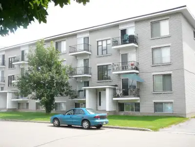 4 1/2, CHAUFFÉ, INTERNET WIFI !! PROXIMITÉ CENTRE COMMERCIAL, WALMART, COSTCO, AUTOBUS, PONT LAVIOLE...