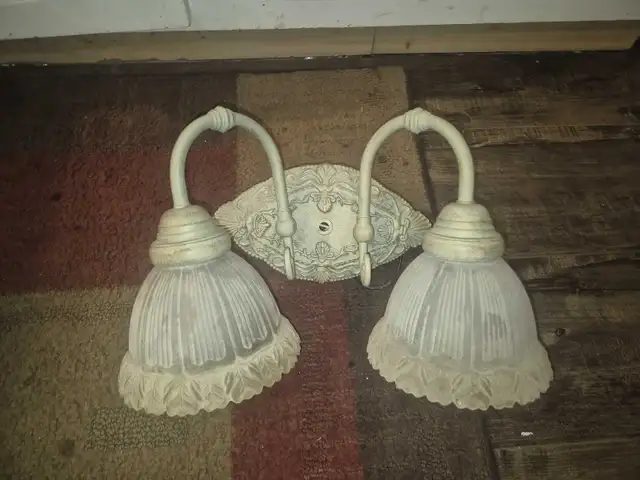 Wall Sconce in Indoor Lighting & Fans in Laval / North Shore - Image 2