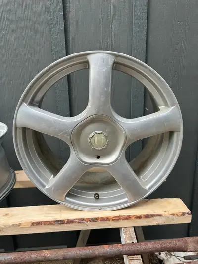 Came off Ford Edge but fits many vehicles. 5 X 114.3, 45mm offset, fair condition, some minor oxidat...