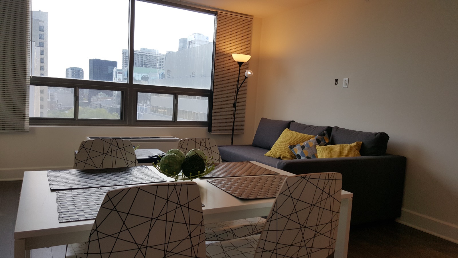 **ALL INCLUSIVE - Large bright Studio - Downtown Montreal** — photo 1